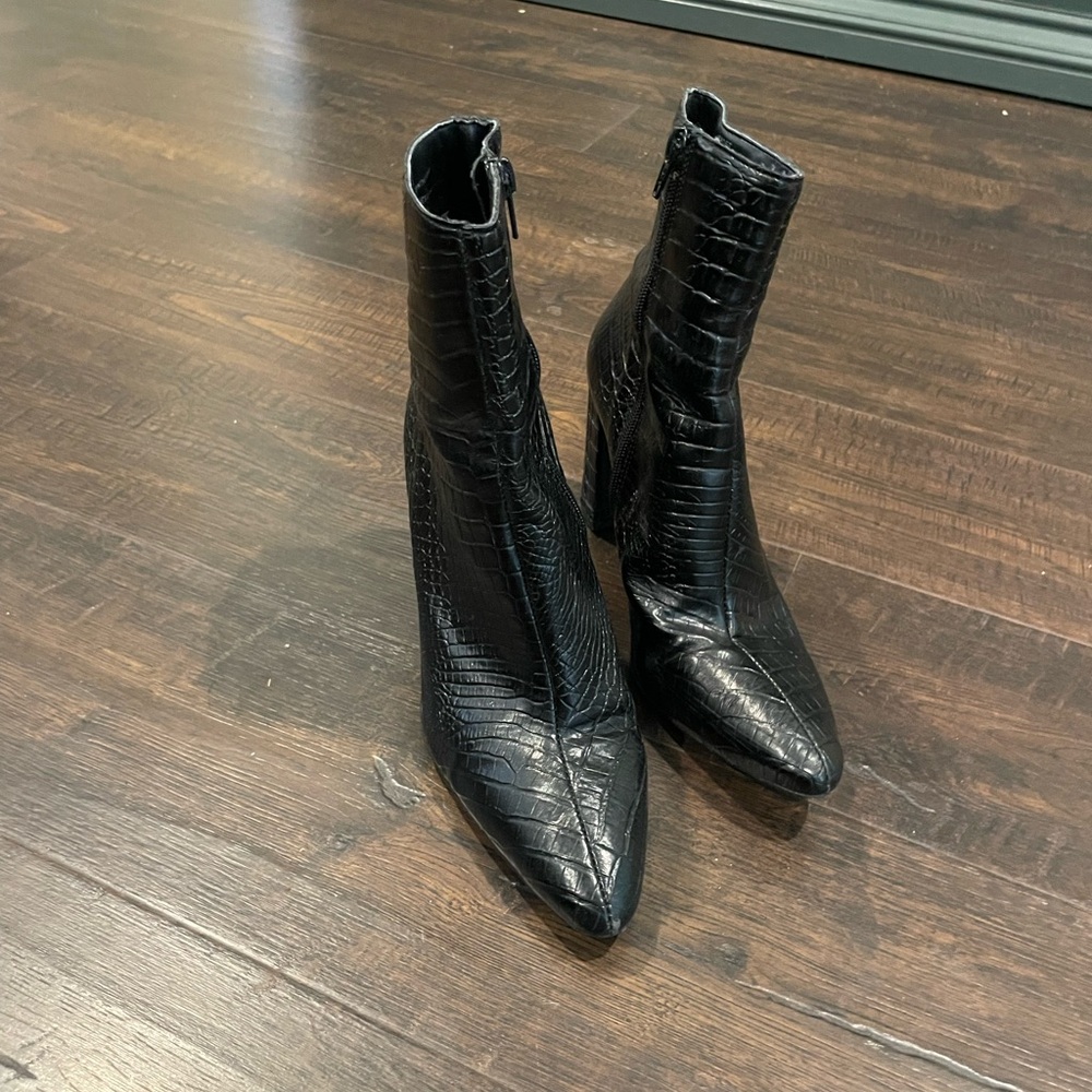 Black pointed toe boots